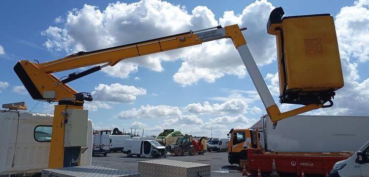 NISSAN CABSTAR NT400 32,12  AVEC NACELLE TIME ETL30 – 10 M – DIESEL – 2106 HEURES BLANC DW-708-LM