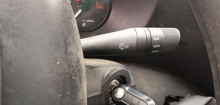 IVECO CAMION BENNE DOUBLE CABINE  DX-329-AA