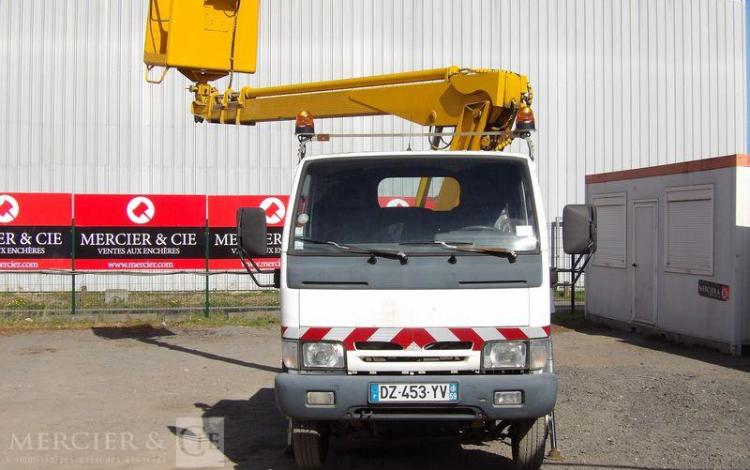 NISSAN CABSTAR 3,0 TD 125 CV AVEC NACELLE MULTITEL 160 ALU DS – DIESEL – 4774 HEURES BLANC DZ-453-YV