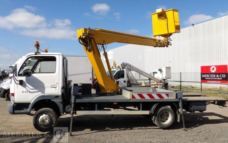 NISSAN CABSTAR 3,0 TD 125 CV AVEC NACELLE MULTITEL 160 ALU DS – DIESEL – 4774 HEURES BLANC DZ-453-YV
