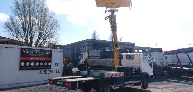 NISSAN CABSTAR 3,0 TD 125 CV AVEC NACELLE MULTITEL 160 ALU DS – DIESEL – 4774 HEURES BLANC DZ-453-YV