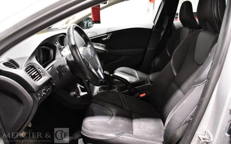 VOLVO V40 2.0 D2 120 ECO MOMENTUM BUSINESS GRIS EA-409-HP