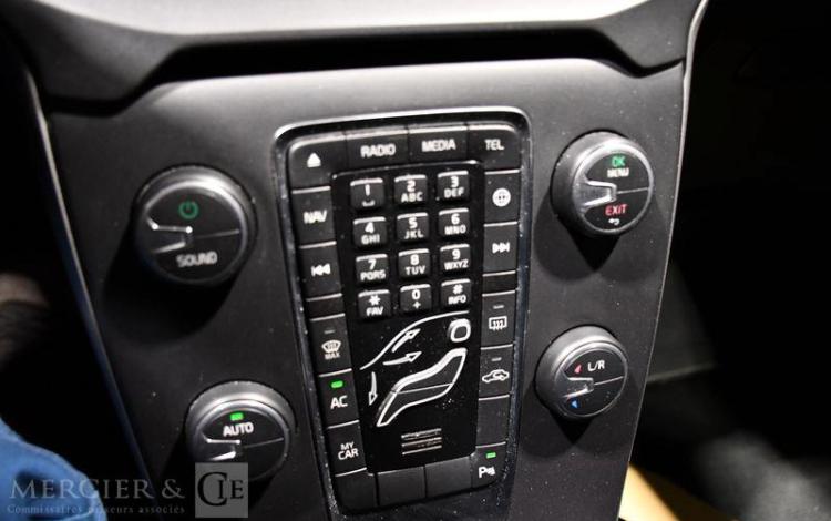 VOLVO V40 2.0 D2 120 ECO MOMENTUM BUSINESS GRIS EA-409-HP