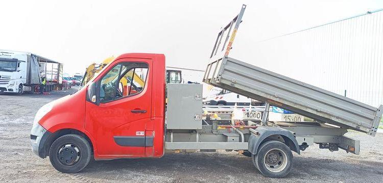 RENAULT MASTER DCI135 – BENNE AVEC COFFRE ACIER DIESEL – 152574 KMS – ANNEE 2016 ROUGE EB-447-TN