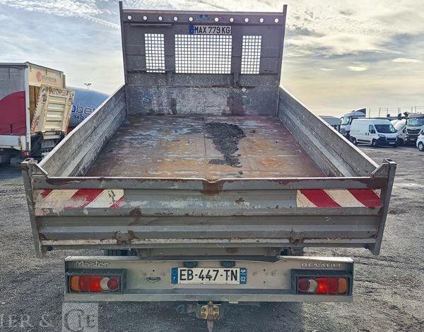 RENAULT MASTER DCI135 – BENNE AVEC COFFRE ACIER DIESEL – 152574 KMS – ANNEE 2016 ROUGE EB-447-TN