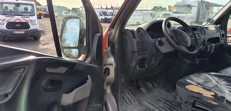 RENAULT MASTER DCI135 – BENNE AVEC COFFRE ACIER DIESEL – 152574 KMS – ANNEE 2016 ROUGE EB-447-TN