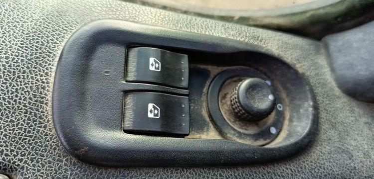 RENAULT MASTER DCI135 – BENNE AVEC COFFRE ACIER DIESEL – 152574 KMS – ANNEE 2016 ROUGE EB-447-TN