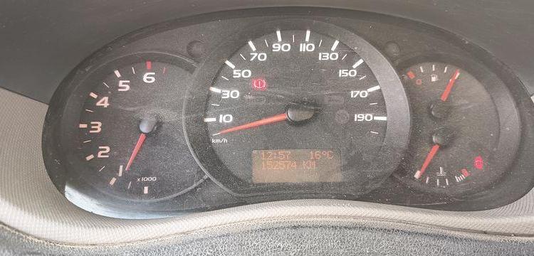 RENAULT MASTER DCI135 – BENNE AVEC COFFRE ACIER DIESEL – 152574 KMS – ANNEE 2016 ROUGE EB-447-TN