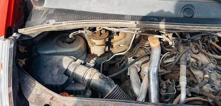 RENAULT MASTER DCI135 – BENNE AVEC COFFRE ACIER DIESEL – 152574 KMS – ANNEE 2016 ROUGE EB-447-TN