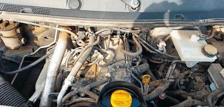 RENAULT MASTER DCI135 – BENNE AVEC COFFRE ACIER DIESEL – 152574 KMS – ANNEE 2016 ROUGE EB-447-TN