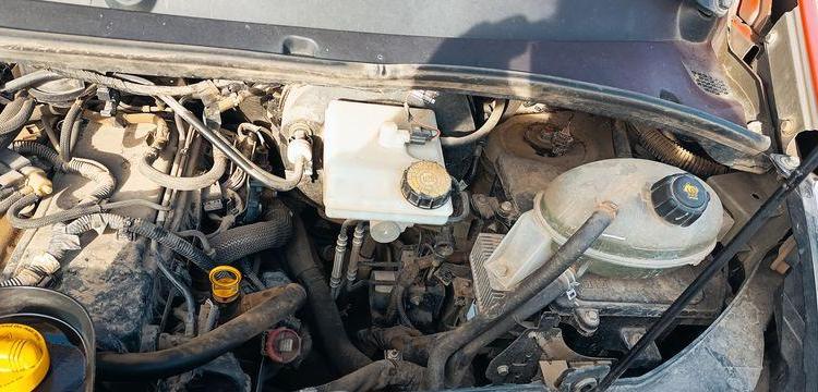 RENAULT MASTER DCI135 – BENNE AVEC COFFRE ACIER DIESEL – 152574 KMS – ANNEE 2016 ROUGE EB-447-TN