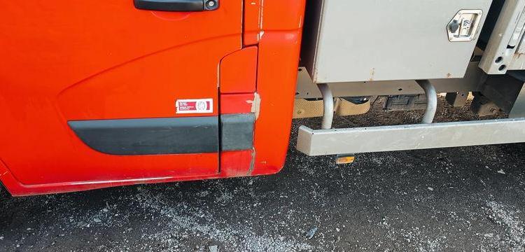 RENAULT MASTER DCI135 – BENNE AVEC COFFRE ACIER DIESEL – 152574 KMS – ANNEE 2016 ROUGE EB-447-TN