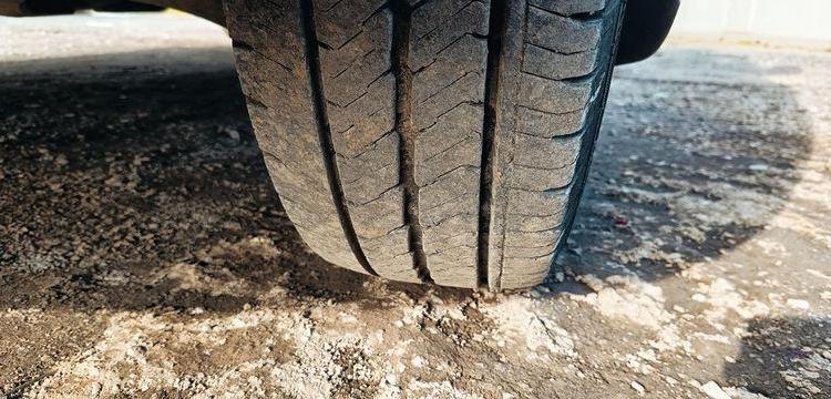 RENAULT MASTER DCI135 – BENNE AVEC COFFRE ACIER DIESEL – 152574 KMS – ANNEE 2016 ROUGE EB-447-TN