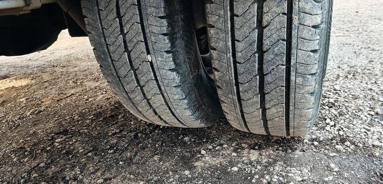 RENAULT MASTER DCI135 – BENNE AVEC COFFRE ACIER DIESEL – 152574 KMS – ANNEE 2016 ROUGE EB-447-TN