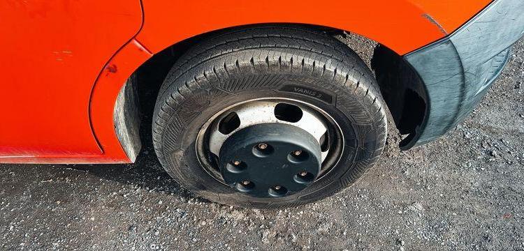 RENAULT MASTER DCI135 – BENNE AVEC COFFRE ACIER DIESEL – 152574 KMS – ANNEE 2016 ROUGE EB-447-TN