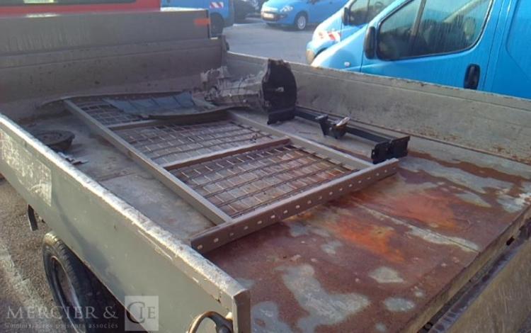 IVECO 35C13 – CAMION BENNE SIMPLE CAB – COFFRE  EB-485-DQ