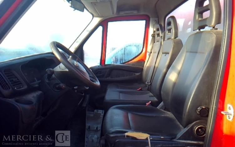 IVECO 35C13 – CAMION BENNE SIMPLE CAB – COFFRE  EB-485-DQ