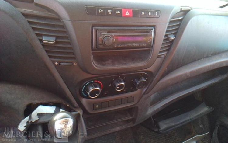 IVECO 35C13 – CAMION BENNE SIMPLE CAB – COFFRE  EB-485-DQ