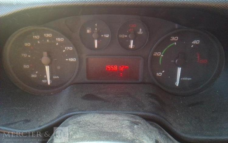 IVECO 35C13 – CAMION BENNE SIMPLE CAB – COFFRE  EB-485-DQ