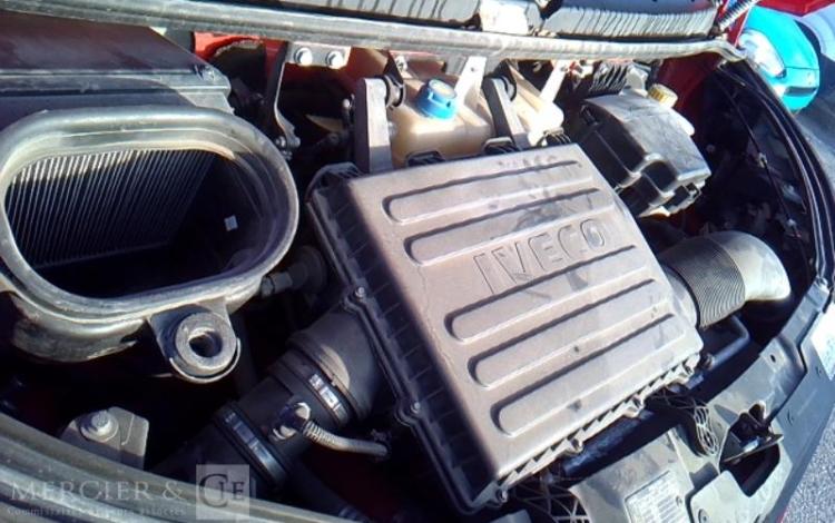 IVECO 35C13 – CAMION BENNE SIMPLE CAB – COFFRE  EB-485-DQ