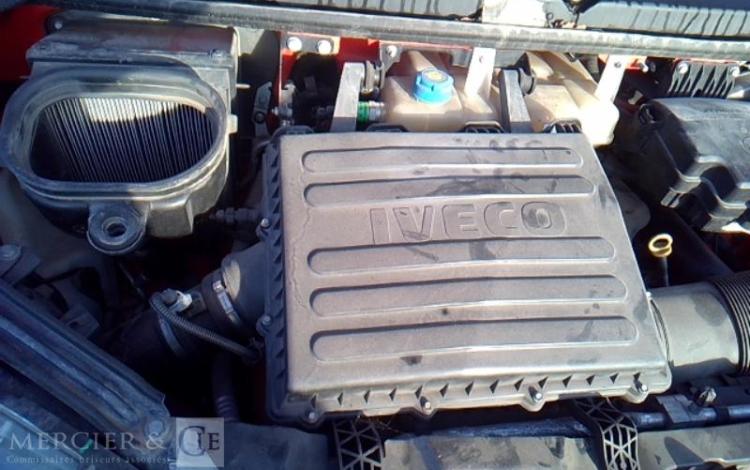 IVECO 35C13 – CAMION BENNE SIMPLE CAB – COFFRE  EB-485-DQ