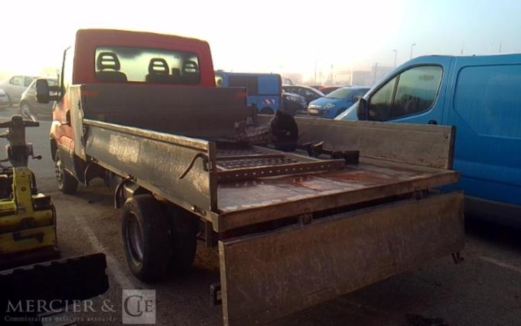 IVECO 35C13 – CAMION BENNE SIMPLE CAB – COFFRE  EB-485-DQ