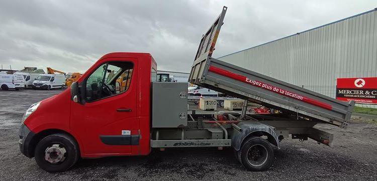 RENAULT MASTER 2,3 DCI 16V BENNE AVEC COFFRE ACIER DIESEL – 168574 KMS – ANNEE 2016 ROUGE ED-254-FX