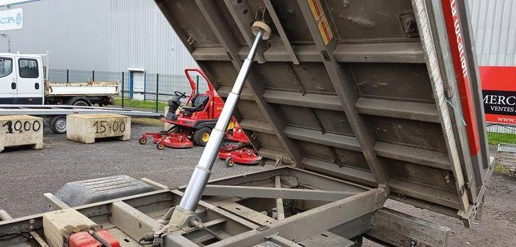 RENAULT MASTER 2,3 DCI 16V BENNE AVEC COFFRE ACIER DIESEL – 168574 KMS – ANNEE 2016 ROUGE ED-254-FX