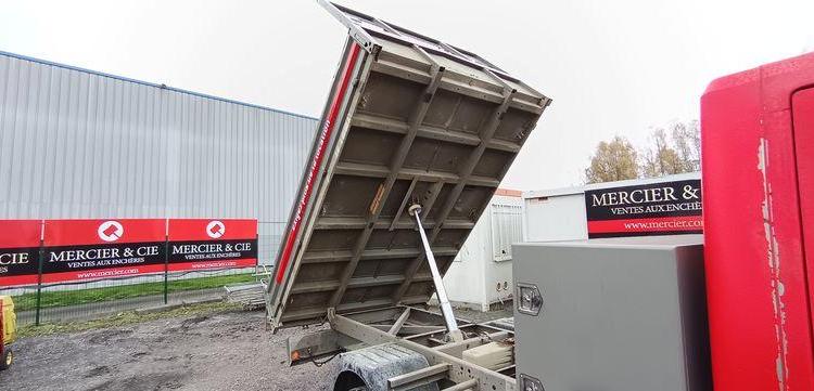 RENAULT MASTER 2,3 DCI 16V BENNE AVEC COFFRE ACIER DIESEL – 168574 KMS – ANNEE 2016 ROUGE ED-254-FX