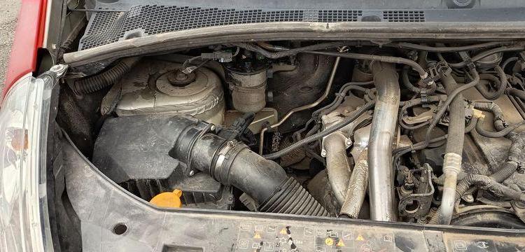 RENAULT MASTER 2,3 DCI 16V BENNE AVEC COFFRE ACIER DIESEL – 168574 KMS – ANNEE 2016 ROUGE ED-254-FX