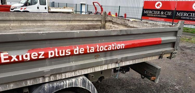 RENAULT MASTER 2,3 DCI 16V BENNE AVEC COFFRE ACIER DIESEL – 168574 KMS – ANNEE 2016 ROUGE ED-254-FX