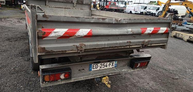 RENAULT MASTER 2,3 DCI 16V BENNE AVEC COFFRE ACIER DIESEL – 168574 KMS – ANNEE 2016 ROUGE ED-254-FX