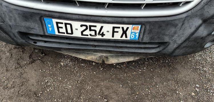 RENAULT MASTER 2,3 DCI 16V BENNE AVEC COFFRE ACIER DIESEL – 168574 KMS – ANNEE 2016 ROUGE ED-254-FX