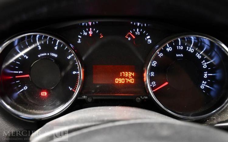 PEUGEOT 3008 1,2 PURETECH 130 STYLE START-STOP NOIR ED-704-ZT