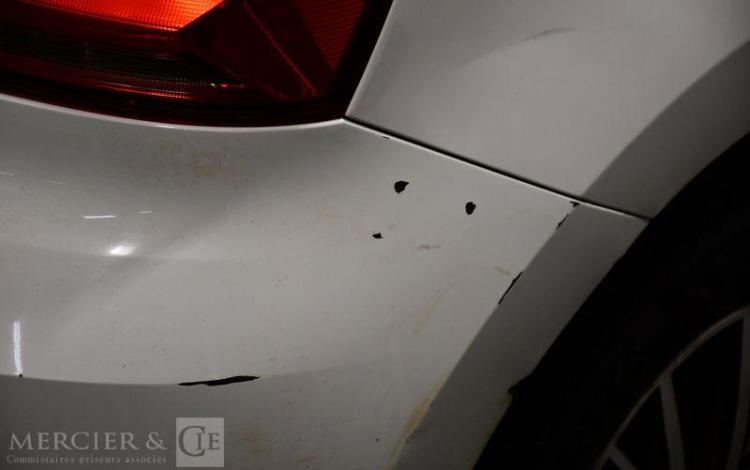 VOLKSWAGEN POLO 1,2 TSI 90CH BLUEMOTION BLANC EF-046-CG