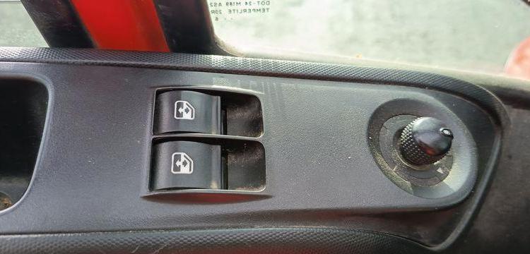 IVECO DAILT 35C13 – BENNE AVEC COFFRE ACIER DIESEL – 136162 KMS – ANNEE 2016 ROUGE EF-202-TL