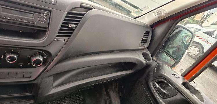 IVECO DAILT 35C13 – BENNE AVEC COFFRE ACIER DIESEL – 136162 KMS – ANNEE 2016 ROUGE EF-202-TL