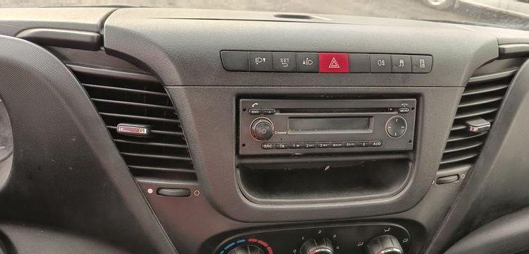 IVECO DAILT 35C13 – BENNE AVEC COFFRE ACIER DIESEL – 136162 KMS – ANNEE 2016 ROUGE EF-202-TL