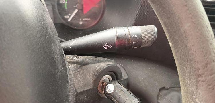 IVECO DAILT 35C13 – BENNE AVEC COFFRE ACIER DIESEL – 136162 KMS – ANNEE 2016 ROUGE EF-202-TL