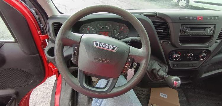 IVECO DAILT 35C13 – BENNE AVEC COFFRE ACIER DIESEL – 136162 KMS – ANNEE 2016 ROUGE EF-202-TL