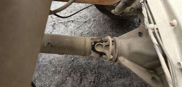 IVECO DAILT 35C13 – BENNE AVEC COFFRE ACIER DIESEL – 136162 KMS – ANNEE 2016 ROUGE EF-202-TL