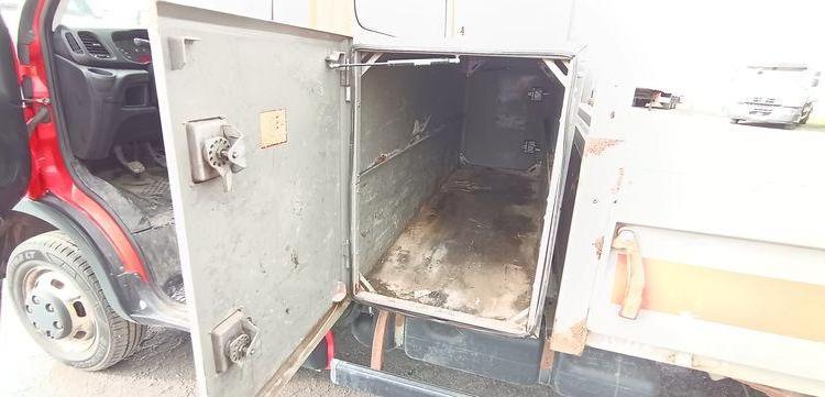 IVECO DAILT 35C13 – BENNE AVEC COFFRE ACIER DIESEL – 136162 KMS – ANNEE 2016 ROUGE EF-202-TL