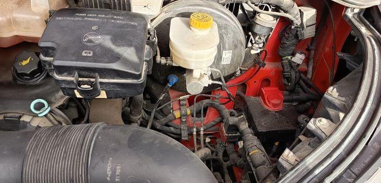 IVECO DAILT 35C13 – BENNE AVEC COFFRE ACIER DIESEL – 136162 KMS – ANNEE 2016 ROUGE EF-202-TL