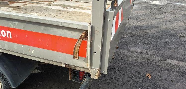 IVECO DAILT 35C13 – BENNE AVEC COFFRE ACIER DIESEL – 136162 KMS – ANNEE 2016 ROUGE EF-202-TL