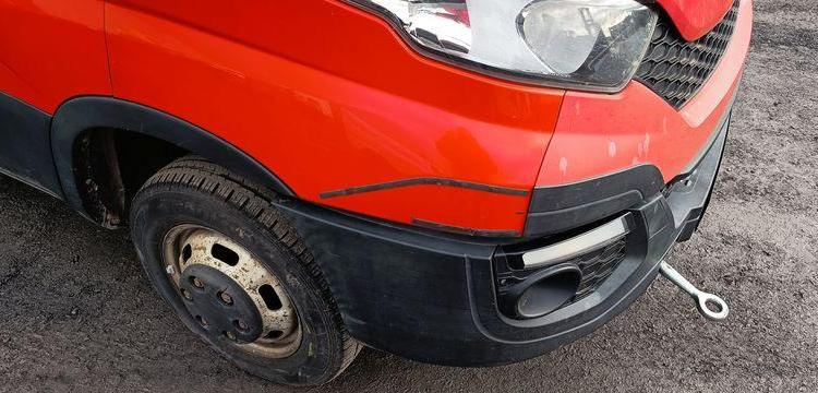 IVECO DAILT 35C13 – BENNE AVEC COFFRE ACIER DIESEL – 136162 KMS – ANNEE 2016 ROUGE EF-202-TL