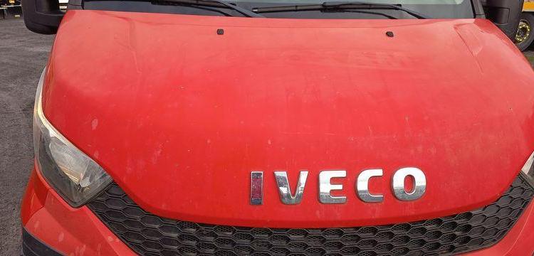 IVECO DAILT 35C13 – BENNE AVEC COFFRE ACIER DIESEL – 136162 KMS – ANNEE 2016 ROUGE EF-202-TL