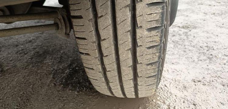 IVECO DAILT 35C13 – BENNE AVEC COFFRE ACIER DIESEL – 136162 KMS – ANNEE 2016 ROUGE EF-202-TL