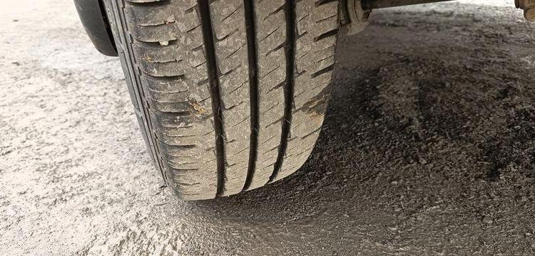 IVECO DAILT 35C13 – BENNE AVEC COFFRE ACIER DIESEL – 136162 KMS – ANNEE 2016 ROUGE EF-202-TL