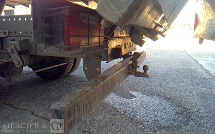 IVECO 35-130  BENNE SIMPLE CABINE COFFRE ROUGE EF-459-FE