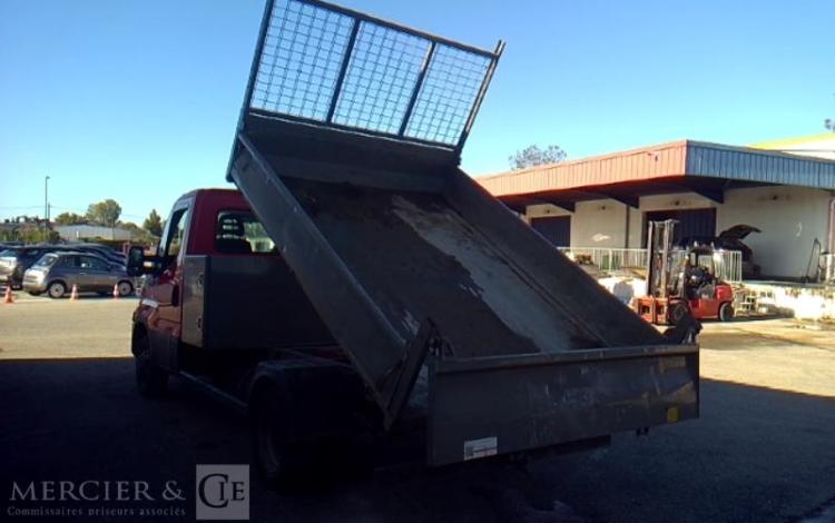 IVECO 35-130  BENNE SIMPLE CABINE COFFRE ROUGE EF-459-FE